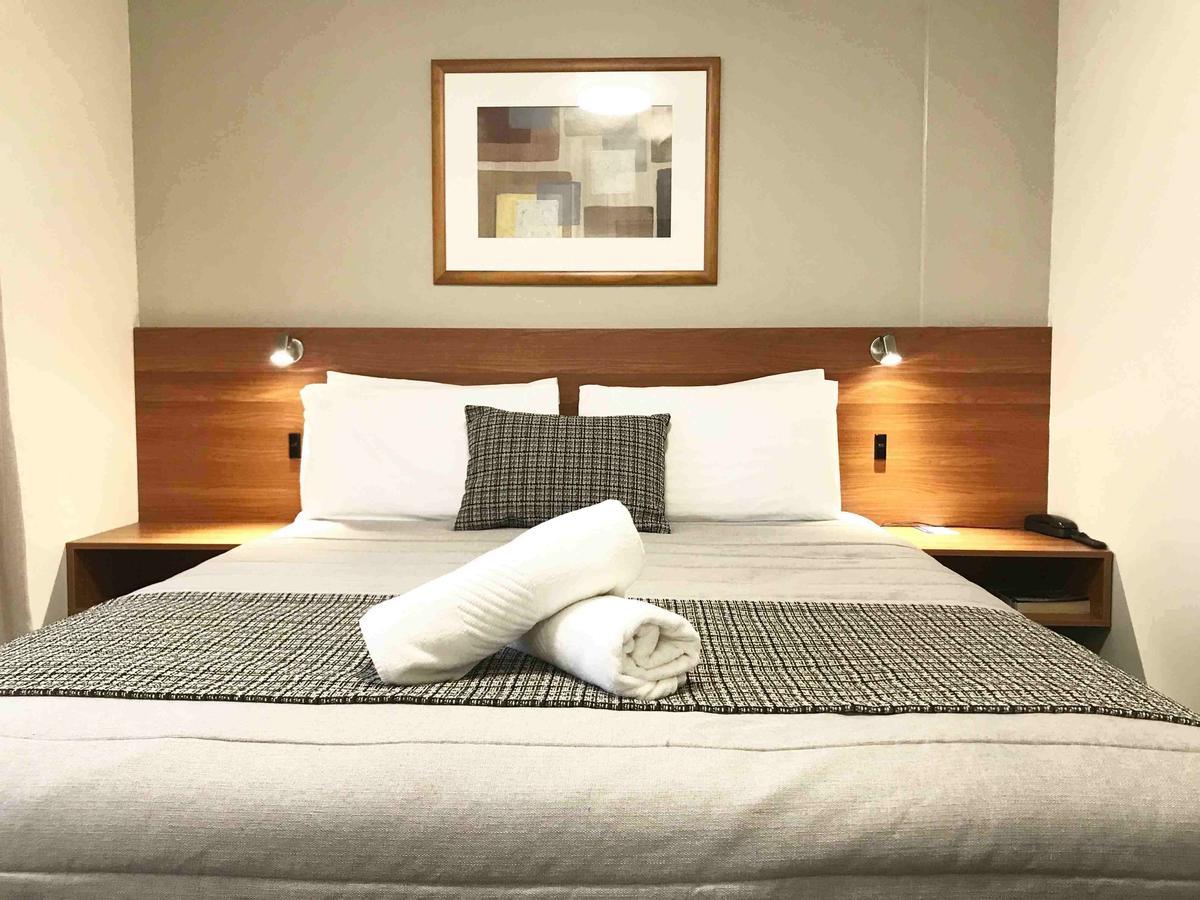 Ventura Inn & Suites המילטון מראה חיצוני תמונה