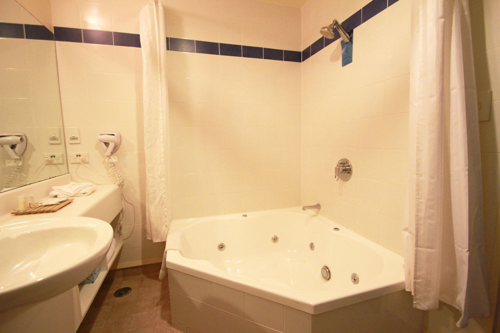 Ventura Inn & Suites המילטון מראה חיצוני תמונה