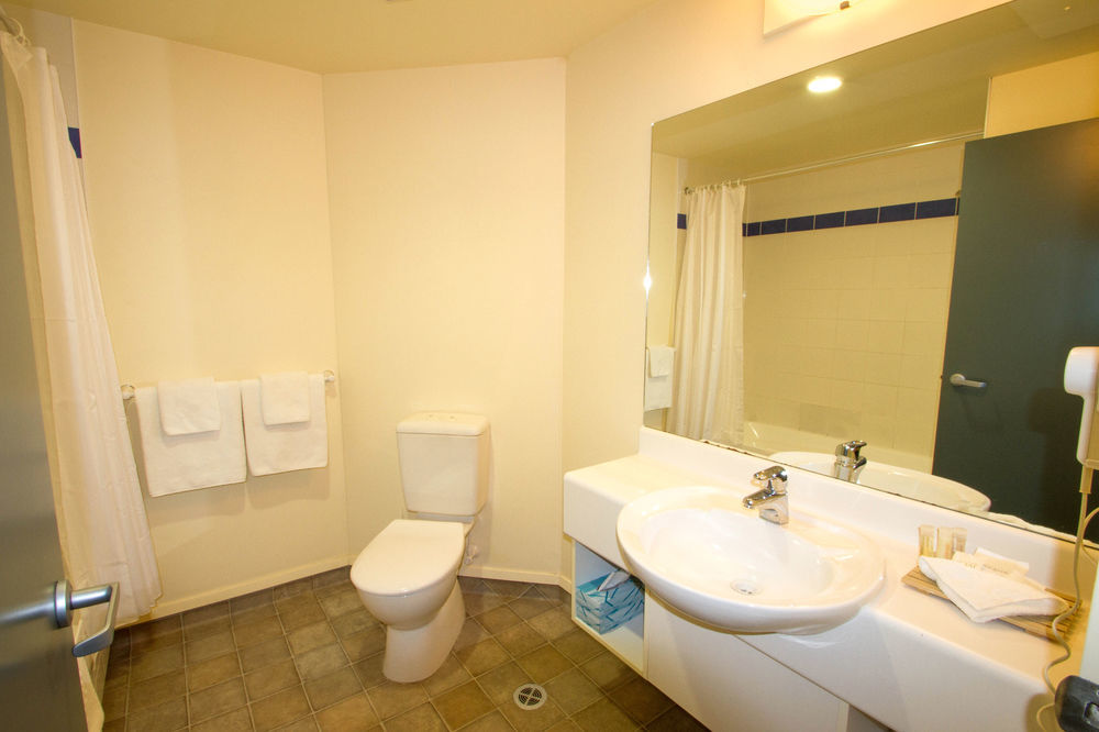 Ventura Inn & Suites המילטון מראה חיצוני תמונה