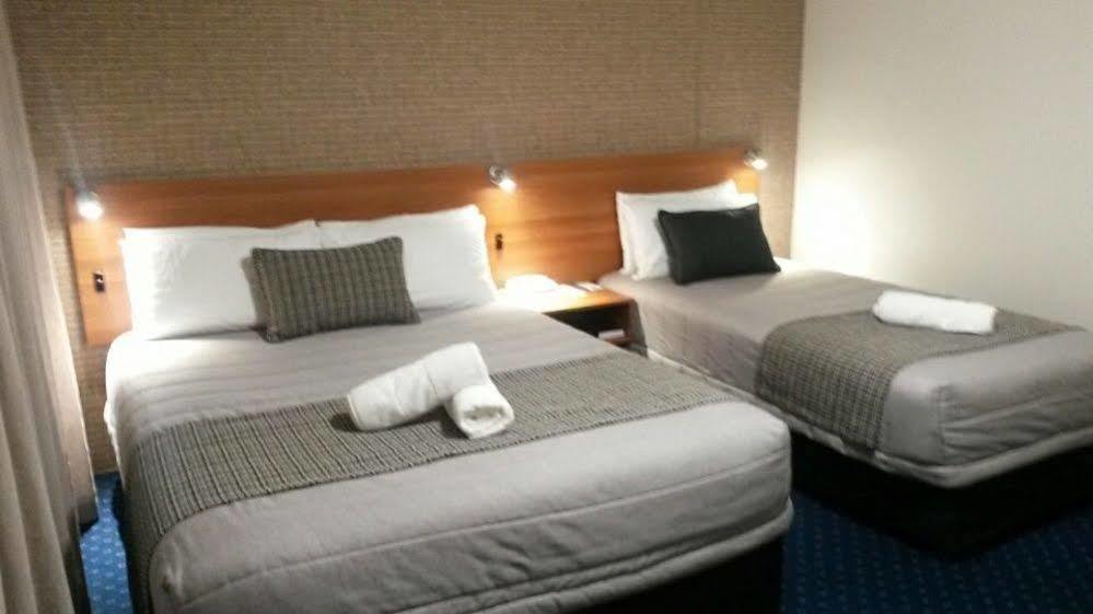 Ventura Inn & Suites המילטון מראה חיצוני תמונה