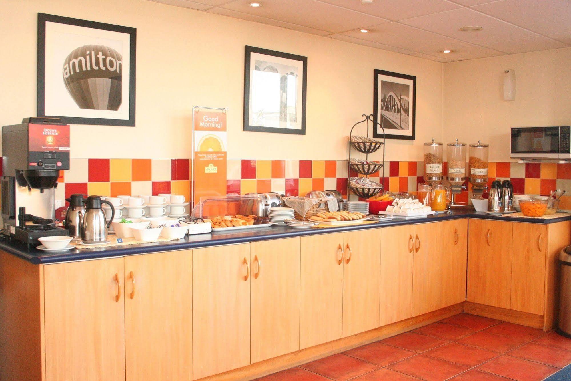 Ventura Inn & Suites המילטון מראה חיצוני תמונה